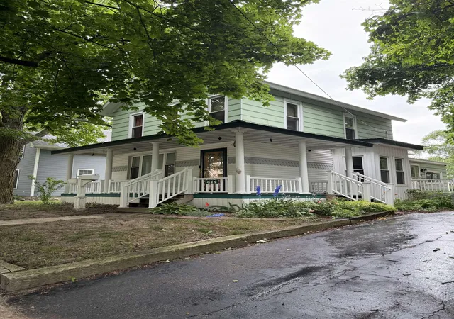 2nd image of 414 N Maple St, Ithaca, MI 48847 | MLS# 79080070409