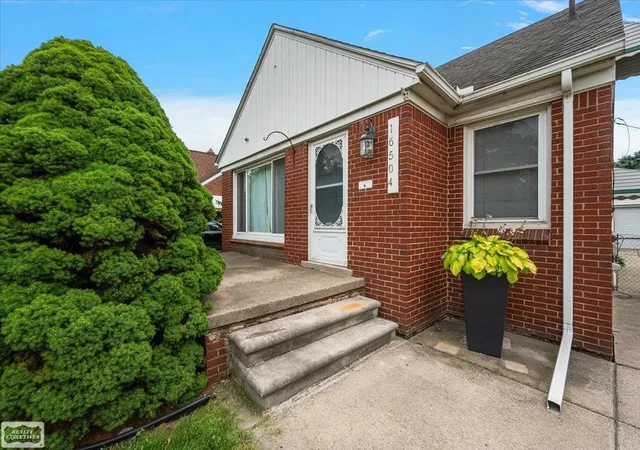 Photo 4 of Single family home for sale at 16504 Toepfer Dr, Eastpointe, MI 48021 | MLS# 58050213208 | Listing updated on 2026-07-13
