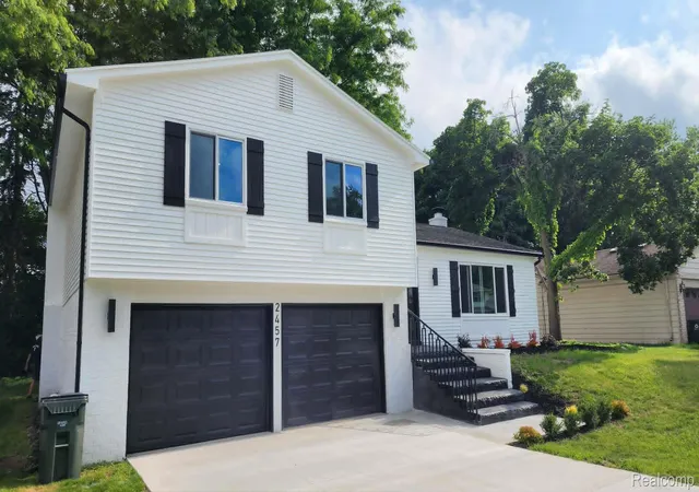 2nd image of 2457 Gemini Dr, Lake Orion, MI 48360 | MLS# 20261049384