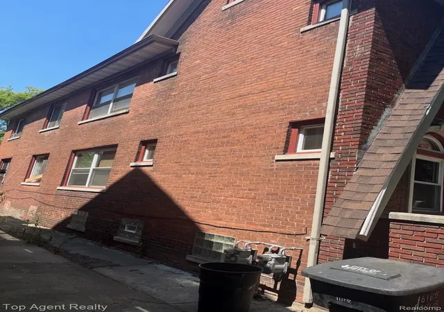 Listing Photo 4 - Condo for sale in building located at 16215 Baylis St, Detroit, MI 48221