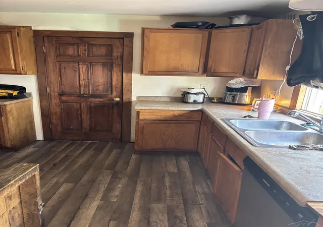 3rd image of 211 James St, Dowagiac, MI 49047 | MLS# 61050213211