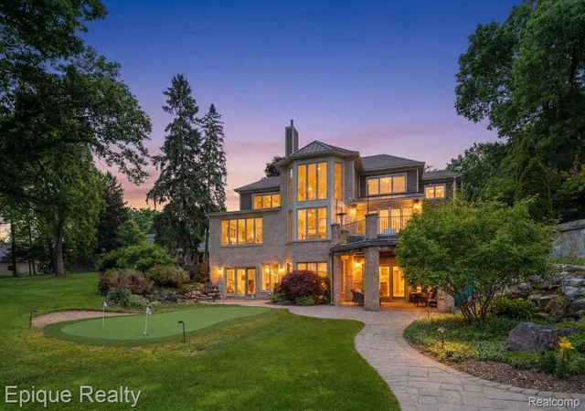 Photo 1 of Mansion for sale at 4312 Sashabaw Rd, Waterford, MI 48329 | MLS# 20261049417 | Listing updated on 2026-09-11