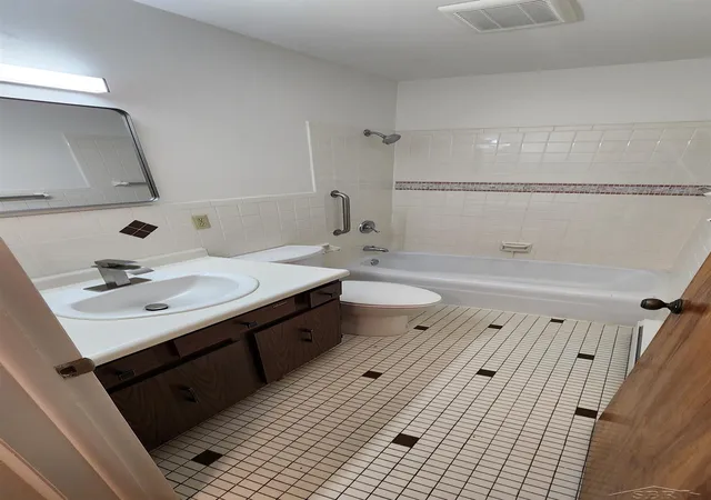 5th image of 240 W Tuscola Unit 9th St, Frankenmuth, MI 48734