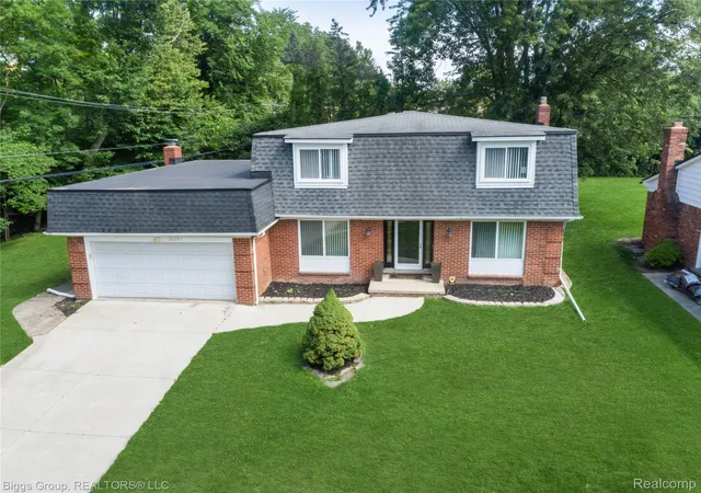3rd image of 26207 Meadowbrook Wy, Lathrup Village, MI 48076 | MLS# 20261049456