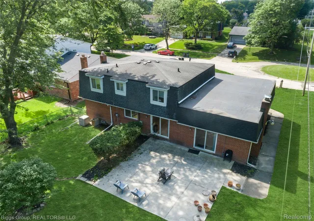 4th image of 26207 Meadowbrook Wy, Lathrup Village, MI 48076 | MLS# 20261049456