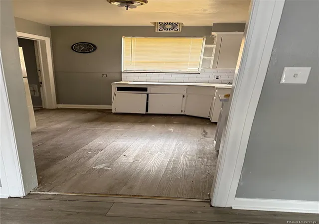Listing Photo 5 - Condo for sale in building located at 19401 Packard St, Detroit, MI 48234