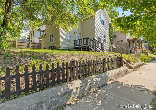 3rd image of 1115 Baxter St SE, Grand Rapids, MI 49506 | MLS# 65026032763
