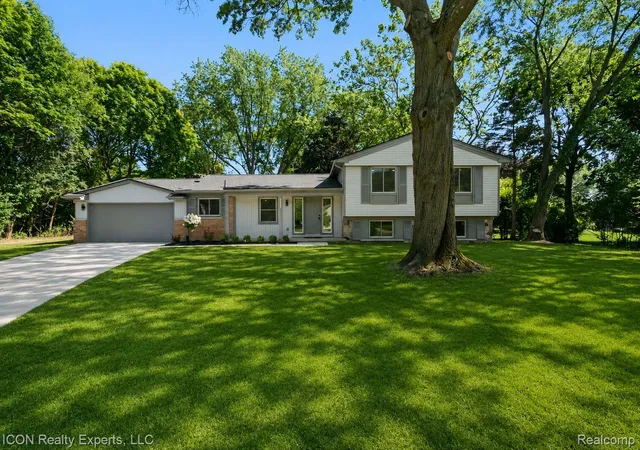 Photo 2 of Single family home for sale at 4089 Aberdeen Ct, West Bloomfield, MI 48323 | MLS# 20261049471 | Listing updated on 2026-07-26
