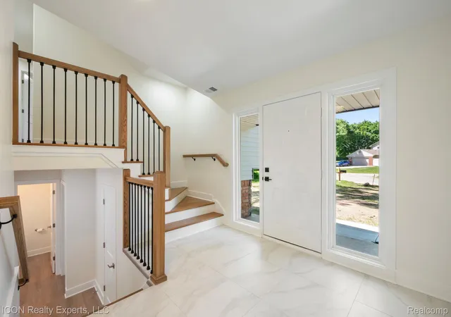 Photo 3 of Single family home for sale at 4089 Aberdeen Ct, West Bloomfield, MI 48323 | MLS# 20261049471 | Listing updated on 2026-07-26