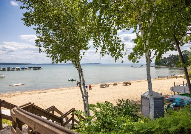 2nd image of 5552 S Spyglass Ridge Dr, Suttons Bay, MI 49682 | MLS# 78080070424