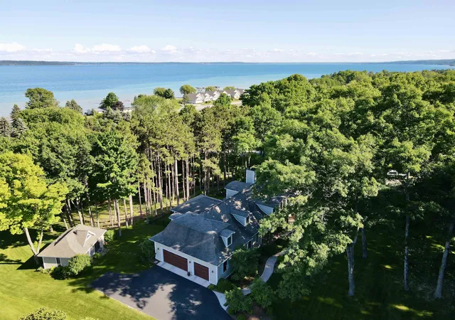 Photo 3 of Single family home for sale at 5552 S Spyglass Ridge Dr, Suttons Bay, MI 49682 | MLS# 78080070424 | Listing updated on 2026-09-06