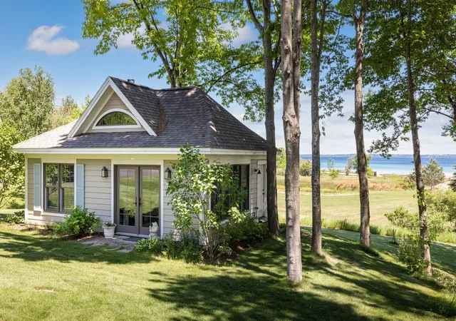 Photo 5 of Single family home for sale at 5552 S Spyglass Ridge Dr, Suttons Bay, MI 49682 | MLS# 78080070424 | Listing updated on 2026-09-06