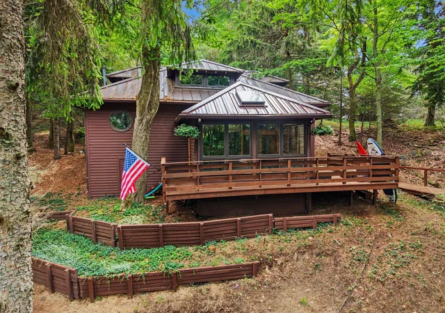 Photo 1 of Single family home for sale at 20 Crescent Hl, Grand Haven, MI 49417 | MLS# 71026032788 | Listing updated on 2026-07-29