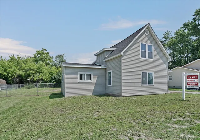 Photo 3 of Single family home for sale at 914 Chartier St, Marine City, MI 48039 | MLS# 20261049494 | Listing updated on 2026-09-16