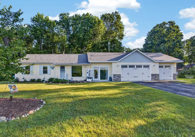 Photo 3 of Single family home for sale at 11328 Old Pierce Rd, Stanwood, MI 49346 | MLS# 72026032800 | Listing updated on 2026-08-27