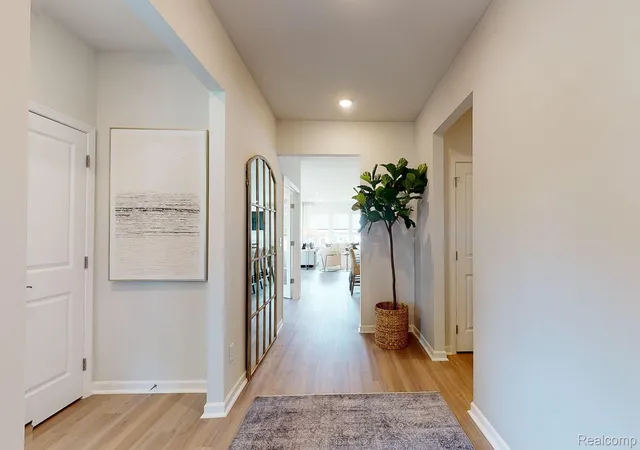 Listing Photo 4 - Condo for sale in building located at 279 Skydrake Ct, Lake Orion, MI 48359