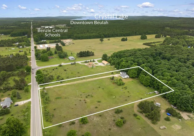 2nd image of 10080 Homestead Rd, Beulah, MI 49617 | MLS# 78080070429