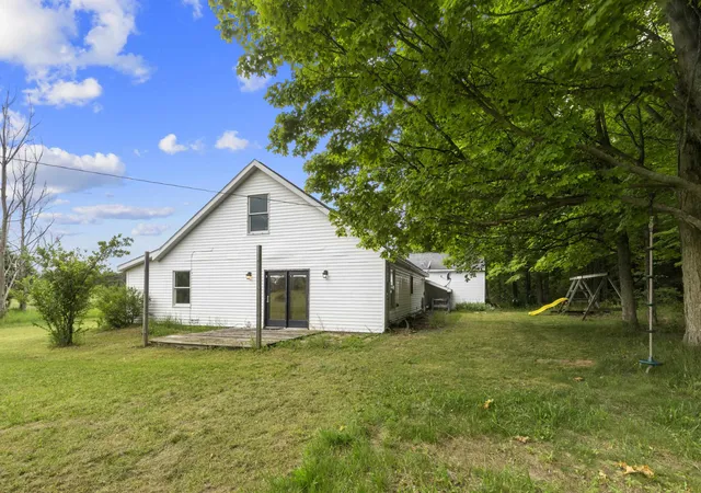 34th image of 10080 Homestead Rd, Beulah, MI 49617 | MLS# 78080070429