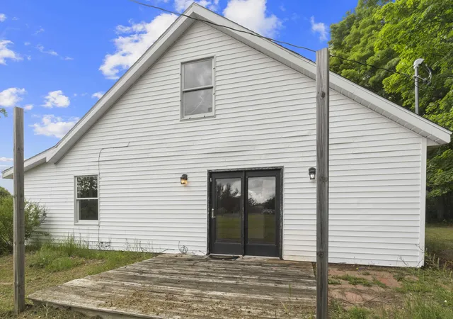 5th image of 10080 Homestead Rd, Beulah, MI 49617 | MLS# 78080070429