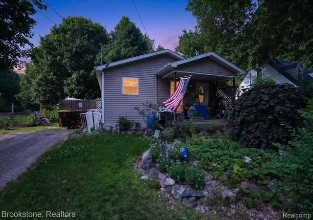 Photo 1 of Sale Pending at 407 E Elizabeth St, Eaton Rapids, MI 48827 | MLS# 20261049537 | Listing updated on 2026-09-06