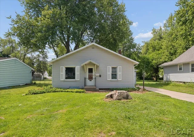 Photo 2 of Single family home for sale at 1237 Vine St, Adrian, MI 49221 | MLS# 56050213282 | Listing updated on 2026-06-30