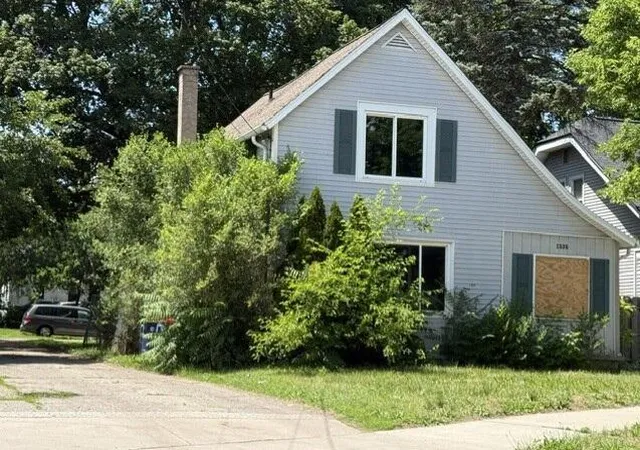 Photo 1 of Single family home for sale at 1335 Kalamazoo Ave Se, Grand Rapids, MI 49507 | MLS# 65026032812 | Listing updated on 2026-09-28