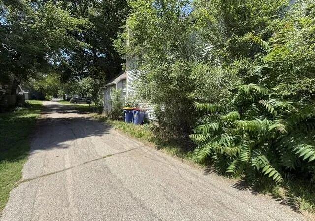 Photo 2 of Single family home for sale at 1335 Kalamazoo Ave Se, Grand Rapids, MI 49507 | MLS# 65026032812 | Listing updated on 2026-09-28