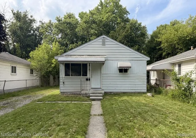 Photo 1 of Single family home for sale at 37 E Brooklyn Ave, Pontiac, MI 48340 | MLS# 20261049567 | Listing updated on 2026-07-21