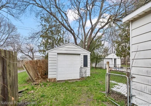 Photo 16 of Single family home for sale at 37 E Brooklyn Ave, Pontiac, MI 48340 | MLS# 20261049567 | Listing updated on 2026-07-21