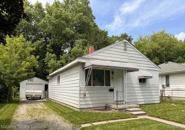 Photo 2 of Single family home for sale at 37 E Brooklyn Ave, Pontiac, MI 48340 | MLS# 20261049567 | Listing updated on 2026-07-21