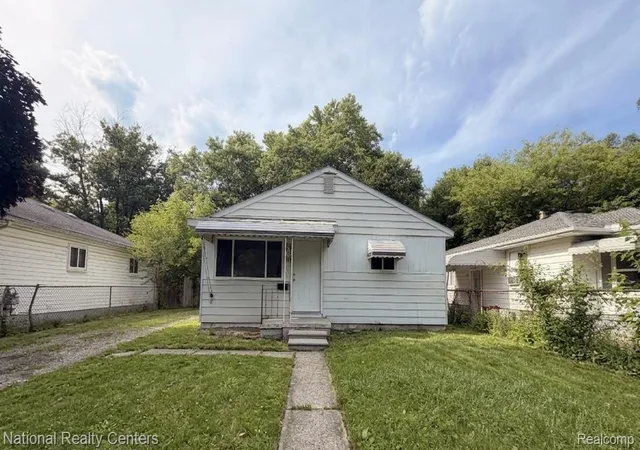 Photo 3 of Single family home for sale at 37 E Brooklyn Ave, Pontiac, MI 48340 | MLS# 20261049567 | Listing updated on 2026-07-21