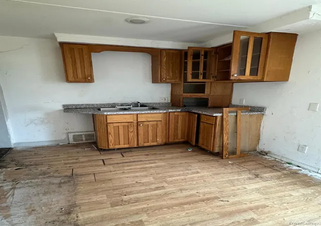 5th image of 19372 Woodbine St, Detroit, MI 48219 | MLS# 20261049570