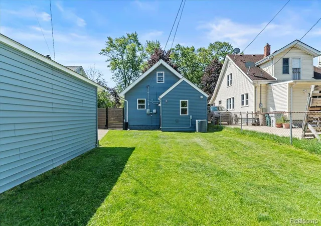 15th image of 136 Mapledale Ave, Hazel Park, MI 48030 | MLS# 20261049583