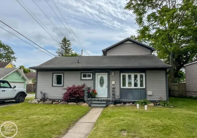 Photo 1 of Single family home for sale at 1116 Garfield St, Port Huron, MI 48060 | MLS# 58050213314 | Listing updated on 2026-07-27