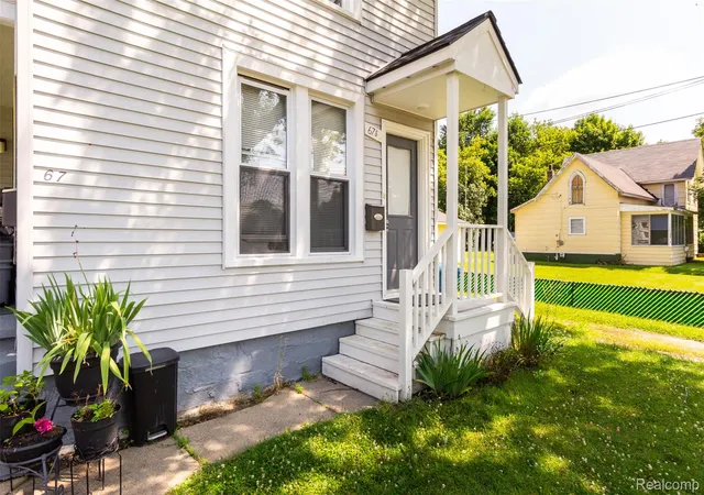 Listing Photo 4 - Condo for sale in building located at 61-67 E St, Oxford, MI 48371