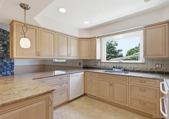 3rd image of 17268 Fitzgerald St, Livonia, MI 48152 | MLS# 20261049613