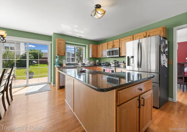 3rd image of 33780 Stonecrest Dr, Sterling Heights, MI 48312 | MLS# 20261049621