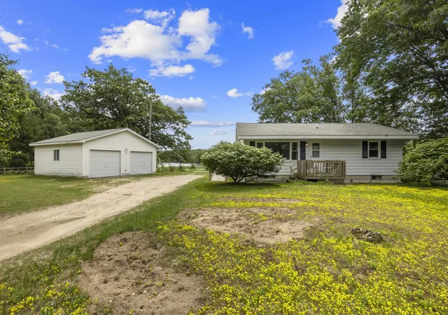 Photo 2 of Single family home for sale at 4091 N Scenic Hwy, Honor, MI 49640 | MLS# 78080070440 | Listing updated on 2026-08-29