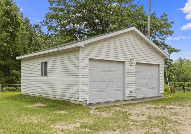 Photo 3 of Single family home for sale at 4091 N Scenic Hwy, Honor, MI 49640 | MLS# 78080070440 | Listing updated on 2026-08-29