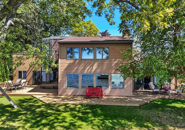 69th image of 311 E Lake Mitchell Dr, Cadillac, MI 49601 | MLS# 78080070442