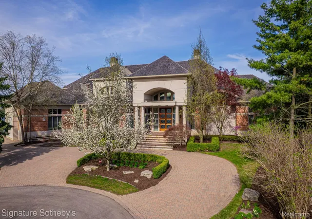 Photo 3 of Mansion for sale at 82 Chateaux Du Lac, Fenton, MI 48430 | MLS# 20261049630 | Listing updated on 2026-08-25
