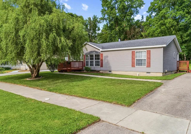 Photo 3 of Single family home for sale at 880 N East St, Fenton, MI 48430 | MLS# 60050213327 | Listing updated on 2026-07-30