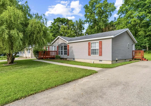 Photo 3 of Single family home for sale at 880 N East St, Fenton, MI 48430 | MLS# 60050213327 | Listing updated on 2026-07-30