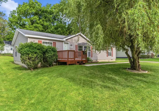 Photo 4 of Single family home for sale at 880 N East St, Fenton, MI 48430 | MLS# 60050213327 | Listing updated on 2026-07-30