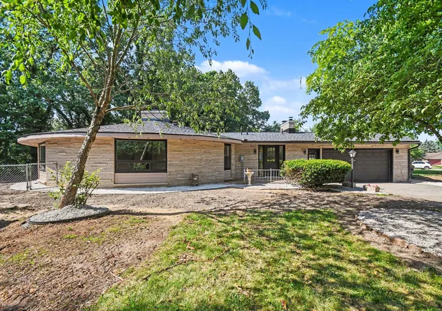 1st image of 2631 Hillview Ln, Saint Joseph, MI 49085 | MLS# 69026032877