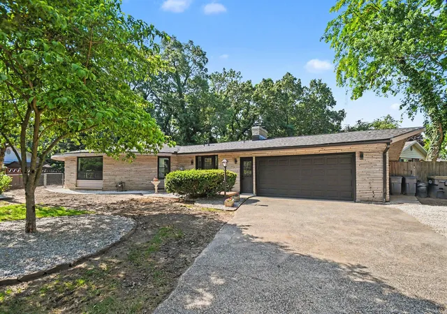 2nd image of 2631 Hillview Ln, Saint Joseph, MI 49085 | MLS# 69026032877