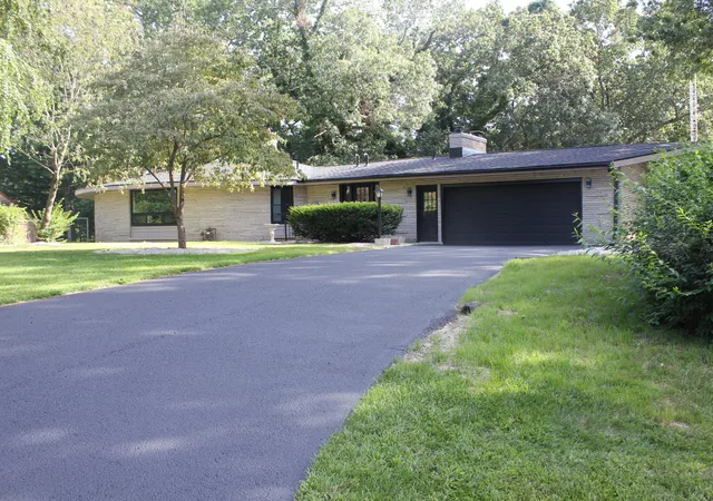 Photo 2 of Single family home for sale at 2631 Hillview Ln, Saint Joseph, MI 49085 | MLS# 69026032877 | Listing updated on 2026-09-09