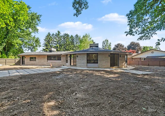 Photo 4 of Single family home for sale at 2631 Hillview Ln, Saint Joseph, MI 49085 | MLS# 69026032877 | Listing updated on 2026-09-09