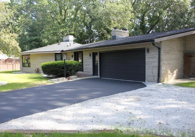 Photo 3 of Single family home for sale at 2631 Hillview Ln, Saint Joseph, MI 49085 | MLS# 69026032877 | Listing updated on 2026-09-09