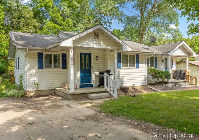 Listing Photo 3 - Condo for sale in building located at 610-612 N Dexter St, Ionia, MI 48846